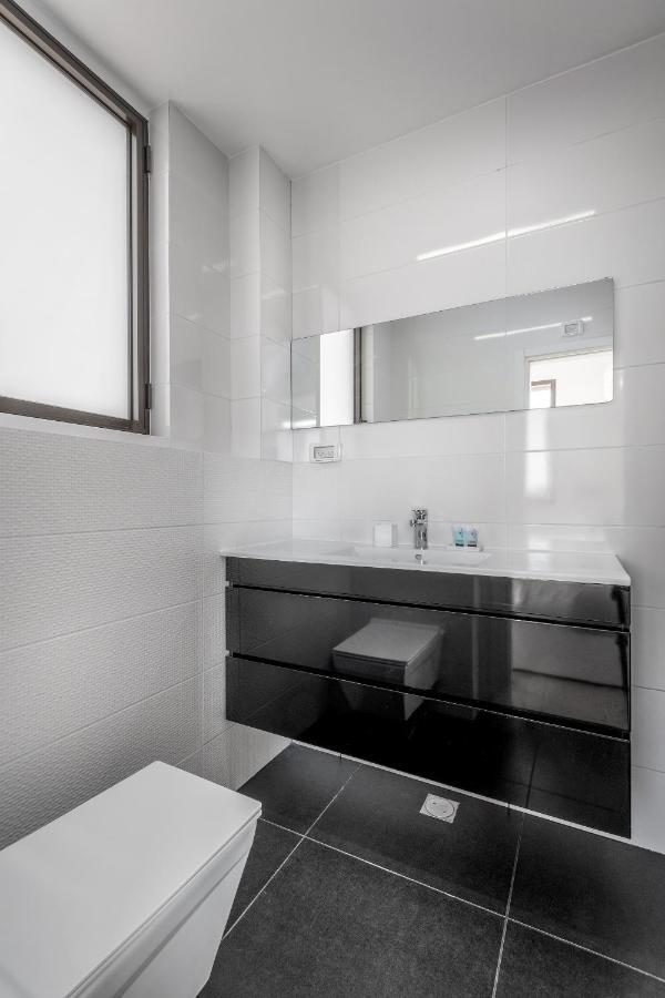 Modern & Bright 3 Bdr Close To The Beach Тель-Авив Экстерьер фото